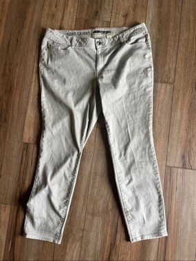 DKNY Soho Skinny Jeans in Sparkling Light Gray